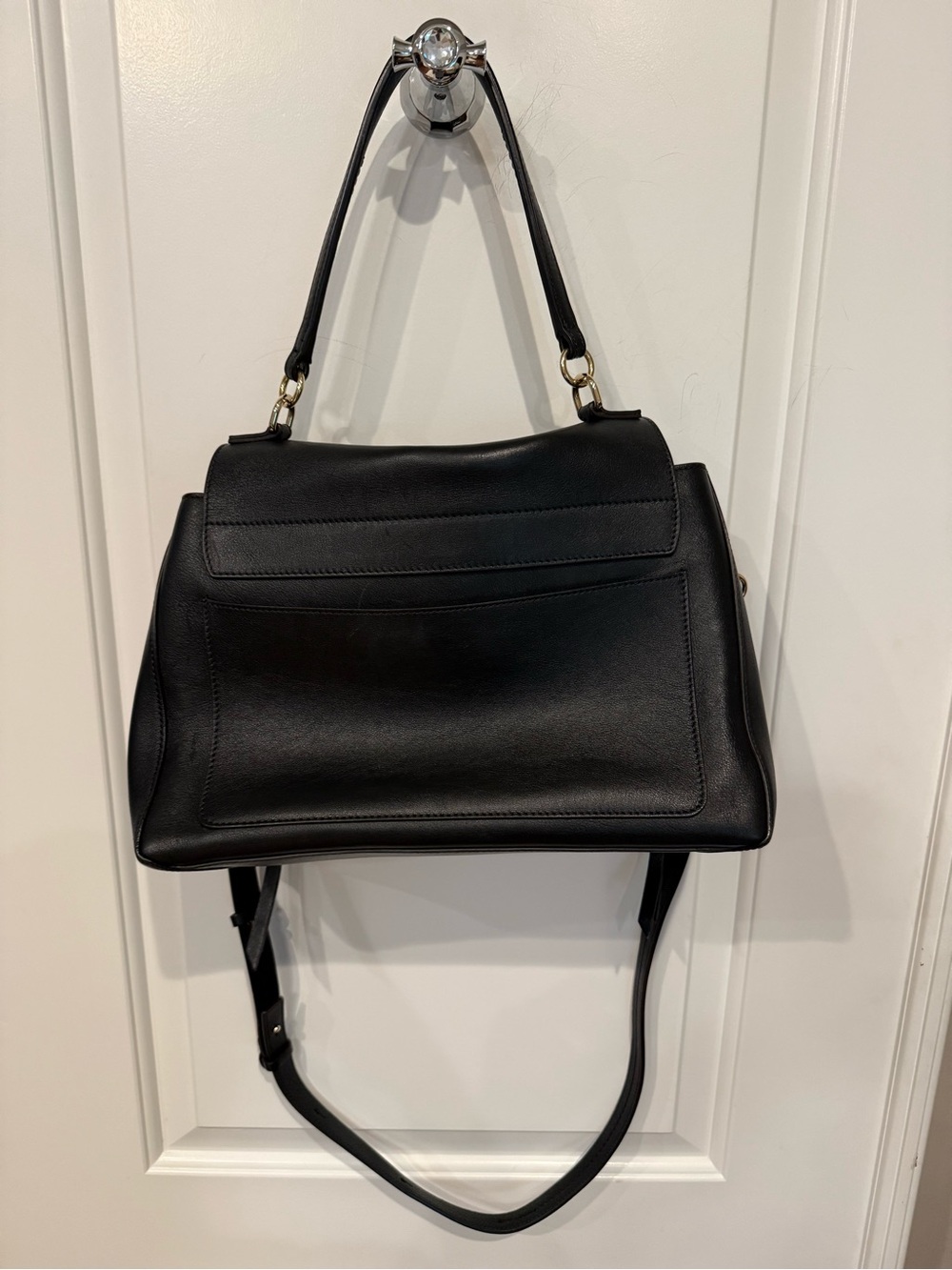 Chloe Faye Day Black Leather Shoulder Bag with Gold Ring and Chain - Picture 3 of 6